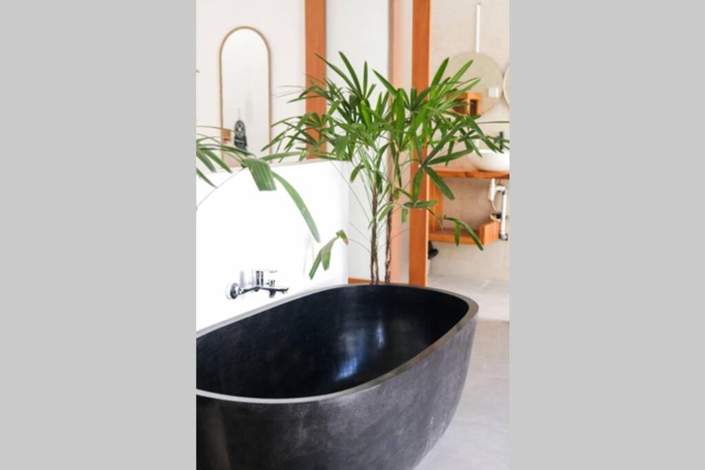 Kiki Village Bathtub Canggu Kültér fotó